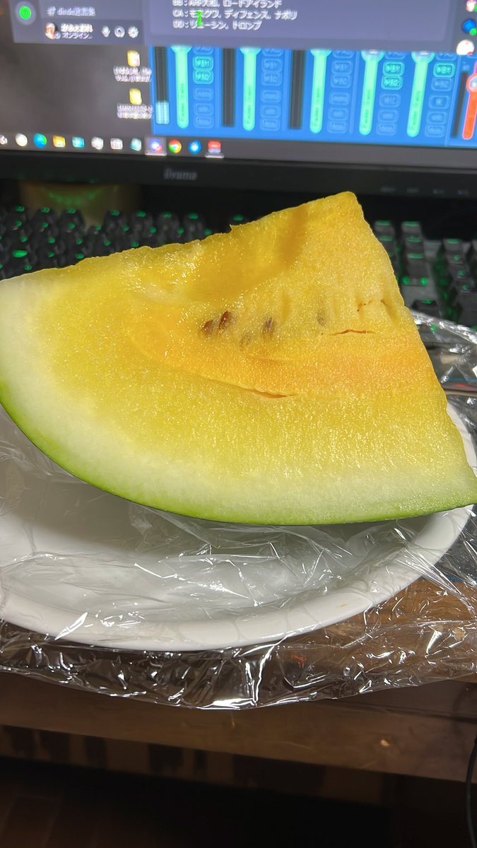 VanishKey's tweet photo. 飯食えんからスイカ（自家製 https://t.co/79r4dRonNv