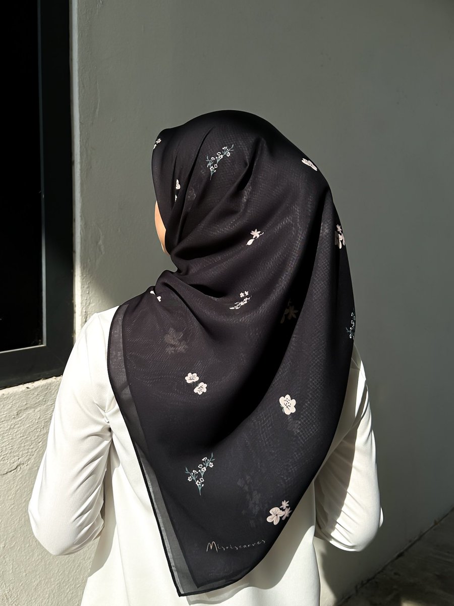 syzleenanisa's tweet photo. Salam dah ready ke for our next cotton ekobawal?☝🏻

Hint : Adik beradik daisy and orked series. In case korang lupa nah i attach sekali gambar collection yang viral before this 🥰❤️ https://t.co/9QRXHiVgh4