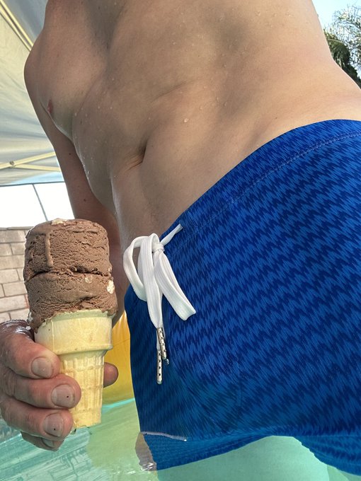 Pool dayzzz https://t.co/8eQ1nbayrq<a href="/tag/stockmarketcrash"class="tags"><span>#stockmarketcrash</span></a>