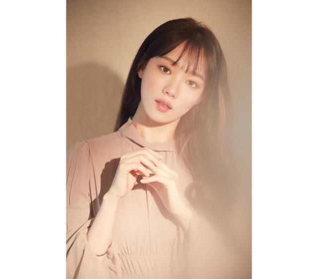 notfossil379_'s tweet photo. [단독] 이성경, 뮤지컬 ˙알라딘˙ 자스민 공주 역 낙점https://t.co/sups7LMiTV 

'알라딘'은 신비로운 아그라바 왕국에서 펼쳐지는 알라딘의 여정을 통해 대담한 모험과 클래식한 엔터테인먼트, 그리고 시간을 초월한 러브 스토리와 진실된 우정이 담긴 이야기를 다룬다. https://t.co/MV0ETRDHnG