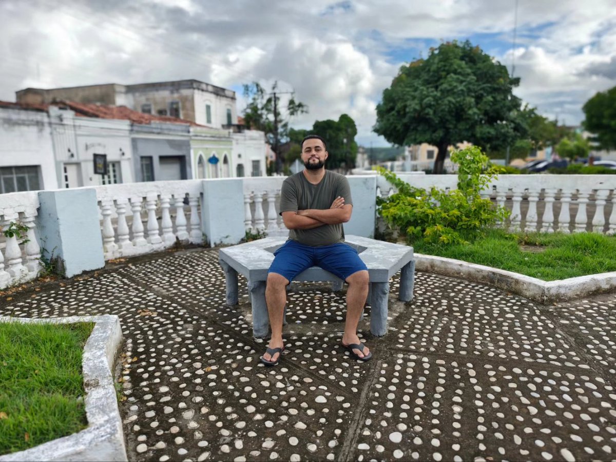 dantasjames1's tweet photo. Não sou o melhor dos modelos, mas eis o modo retrato do Edge 50 Ultra em ação. Fotos por @caroljefferya simulando as lentes 85mm, 50mm, 35mm e 24mm 📸
#edge50ultra #hellomoto #motofoto #motorolaedge #edge50series #shotonsnapdragon #snapdragon8sgen3 #retrato #desfoque #portrait https://t.co/8XDTQddrEa