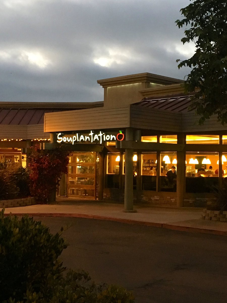 Alexvoy's tweet image. Emblemático lugar que por desgracia sucumbió ante la pandemia. Era una tradición en la familia.