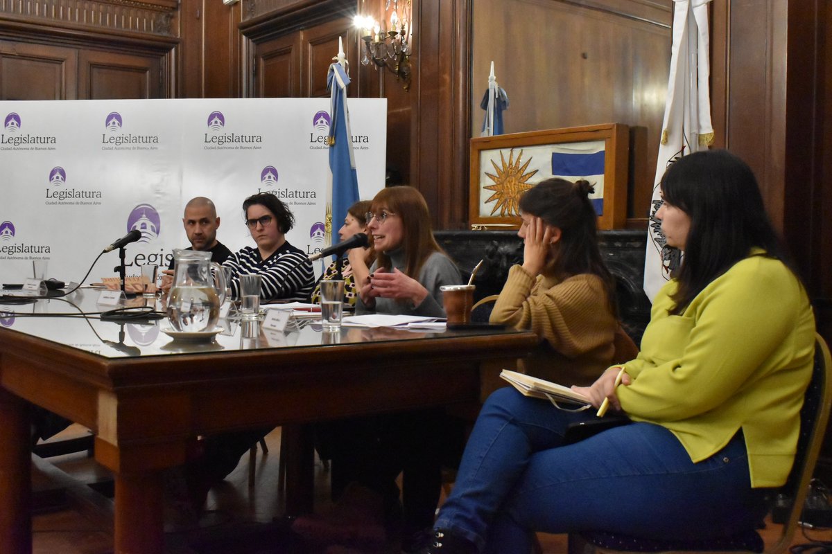 En este 1º encuentro contamos con un panel de lujo integrado por Gabriela Torres, Lucia Cavallero y Soledad Fuster. Ellas nos invitaron a reflexionar sobre la complejidad de los consumos en estos tiempos, el problema de las billeteras virtuales y las estrategias de cuidado y