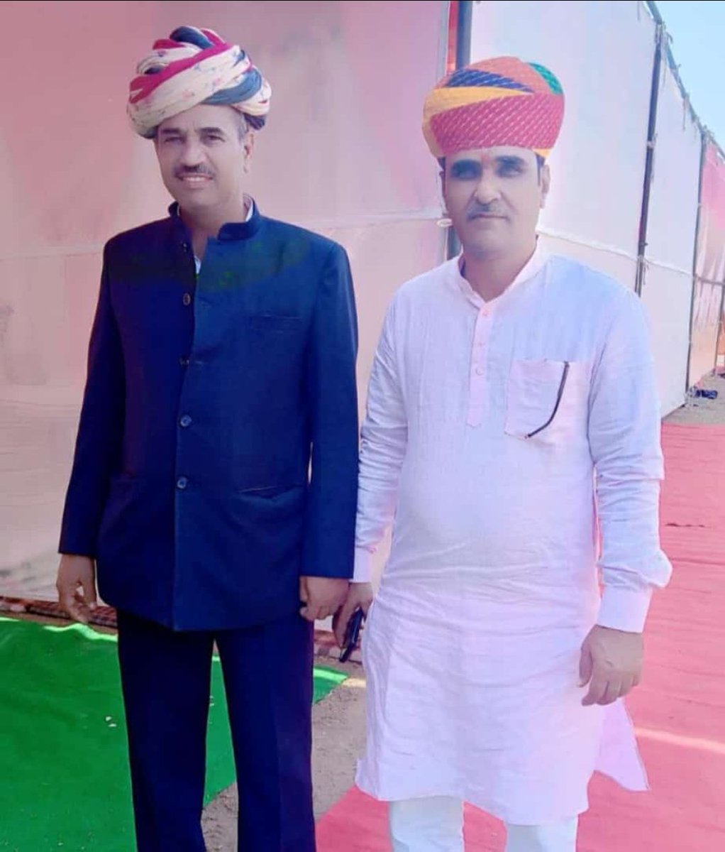 प्रिय अनुज अर्जुन देवासी को उप प्रधानाचार्य पद पर अपने गाँव  रा.उ.मा.वि. कापरड़ा (जोधपुर) पदस्थापन की हार्दिक बधाई एवं उज्ज्वल भविष्य की शुभकामनाएं🌹🌹