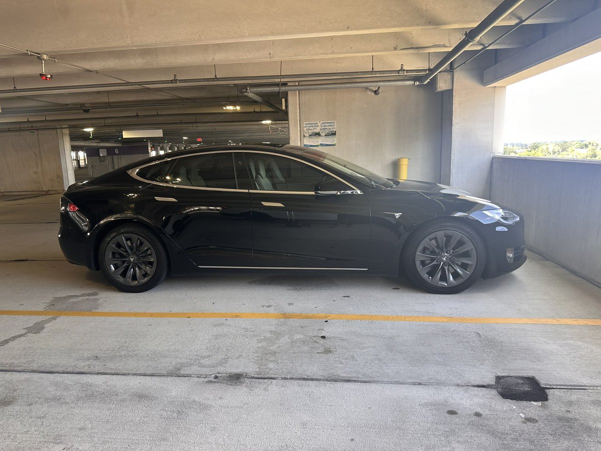 BornMom2blt's tweet photo. @GailAlfarATX @Tesla Clean before driving to Key West, FL https://t.co/yBoBECBpdo