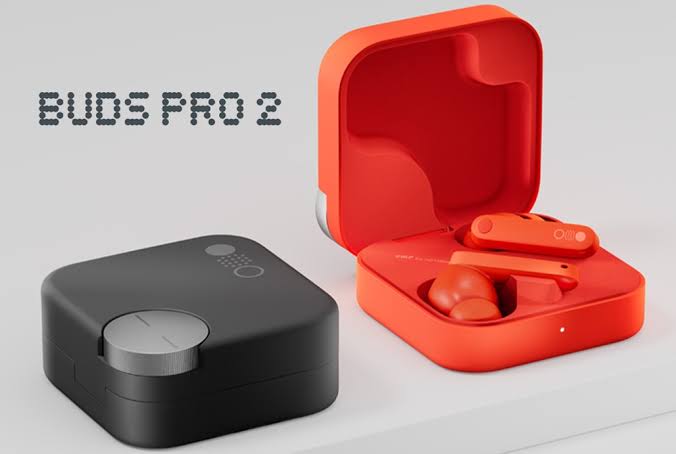 UpdatesJunction's tweet photo. Nothing, under its sub-brand CMF, launches CMF Phone 1 along with wireless earbuds called CMF Buds Pro 2 and CMF Watch Pro 2 smartwatch.

#Nothing #CMFWatchPro2 #CMFPhone1ByNothing #CMFPhone1 https://t.co/TyW1DOpHnS