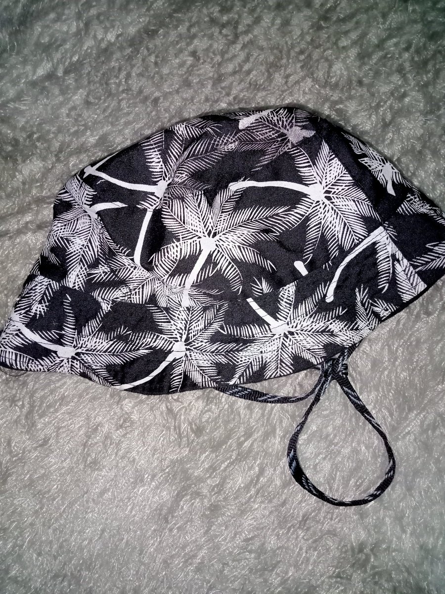 ryhnd00y's tweet photo. #ryview Bucket hat👒
Ini topinya bisa dibolak-balik (gambar/item). Agak besar kalo pake langsung di kepala, tpi kalo pake jilbab aman👍 bagian tepinya kurang lebar ya menurutku buat nutupin matahari. Btw, ini tanpa tali ya(dijahitin mama soalnya🫶)
🖇️https://t.co/4rHImCsA1v https://t.co/j8rc3ILZiB