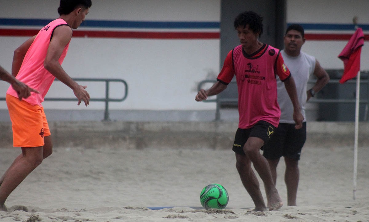 NEFT_BS's tweet photo. ⚙️⚙️ ¡Nos preparamos para que el miércoles sea bonito! 🙌

🎯 @ArCri_Group

#BeachSoccerVenezuela #FutbolPlaya https://t.co/6gF9jan9Ur