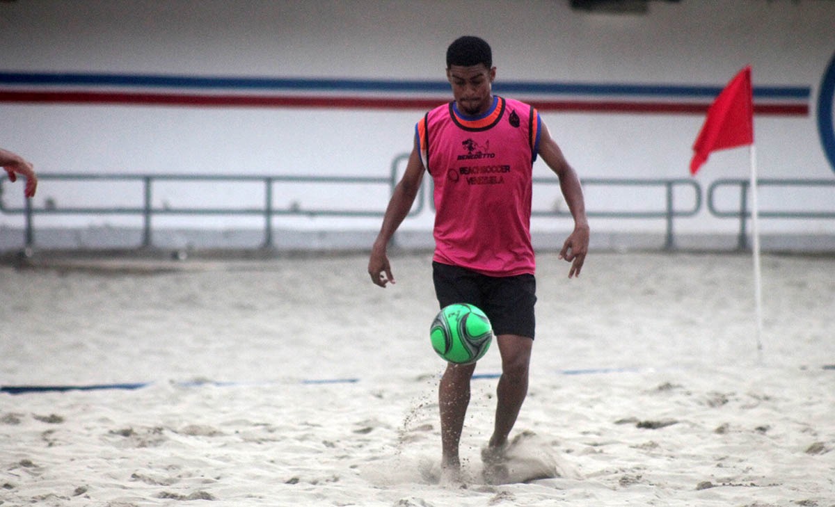 NEFT_BS's tweet photo. ⚙️⚙️ ¡Nos preparamos para que el miércoles sea bonito! 🙌

🎯 @ArCri_Group

#BeachSoccerVenezuela #FutbolPlaya https://t.co/6gF9jan9Ur