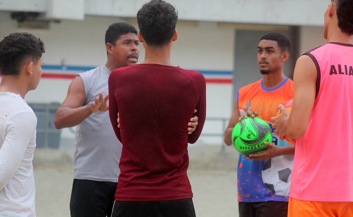NEFT_BS's tweet photo. ⚙️⚙️ ¡Nos preparamos para que el miércoles sea bonito! 🙌

🎯 @ArCri_Group

#BeachSoccerVenezuela #FutbolPlaya https://t.co/6gF9jan9Ur