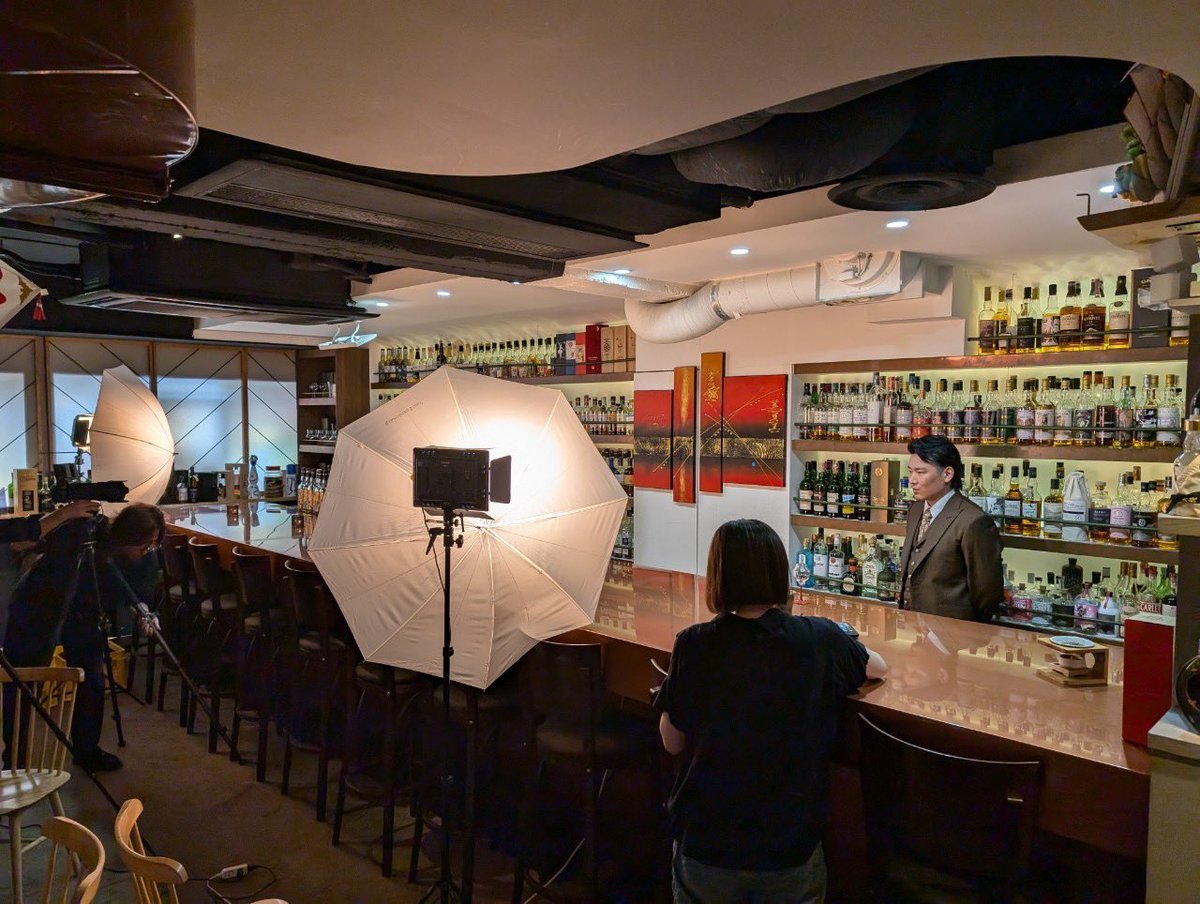 whisktail's tweet photo. 一昨日は #MagazineB のロングインタビューに応え、昨日は #BARTIMES の動画収録とインタビュー。
今日からは遠くに移動します!
#マスターオブウイスキー #静谷和典 https://t.co/yAghvX3CQw
