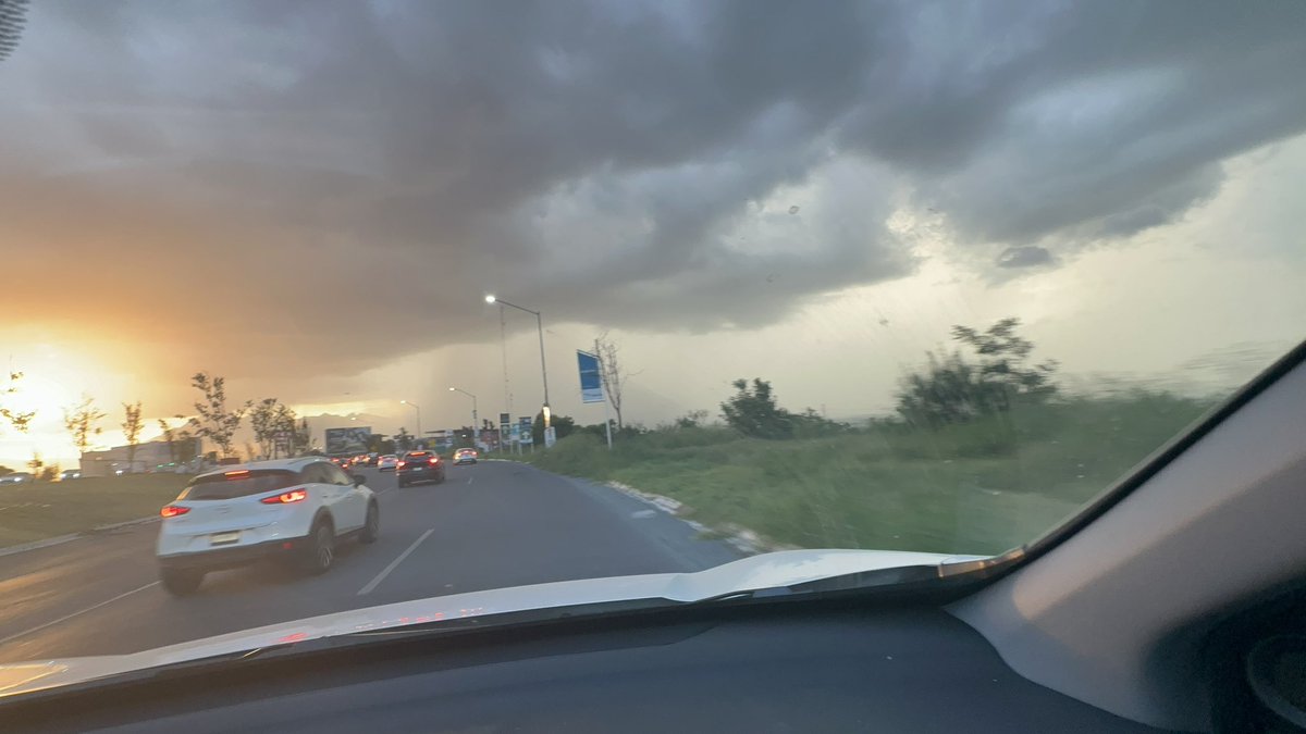 Laurisgap's tweet photo. @Mty_Leones @nelvaldez parece que va a llover en el poniente https://t.co/bNsDygnoa8