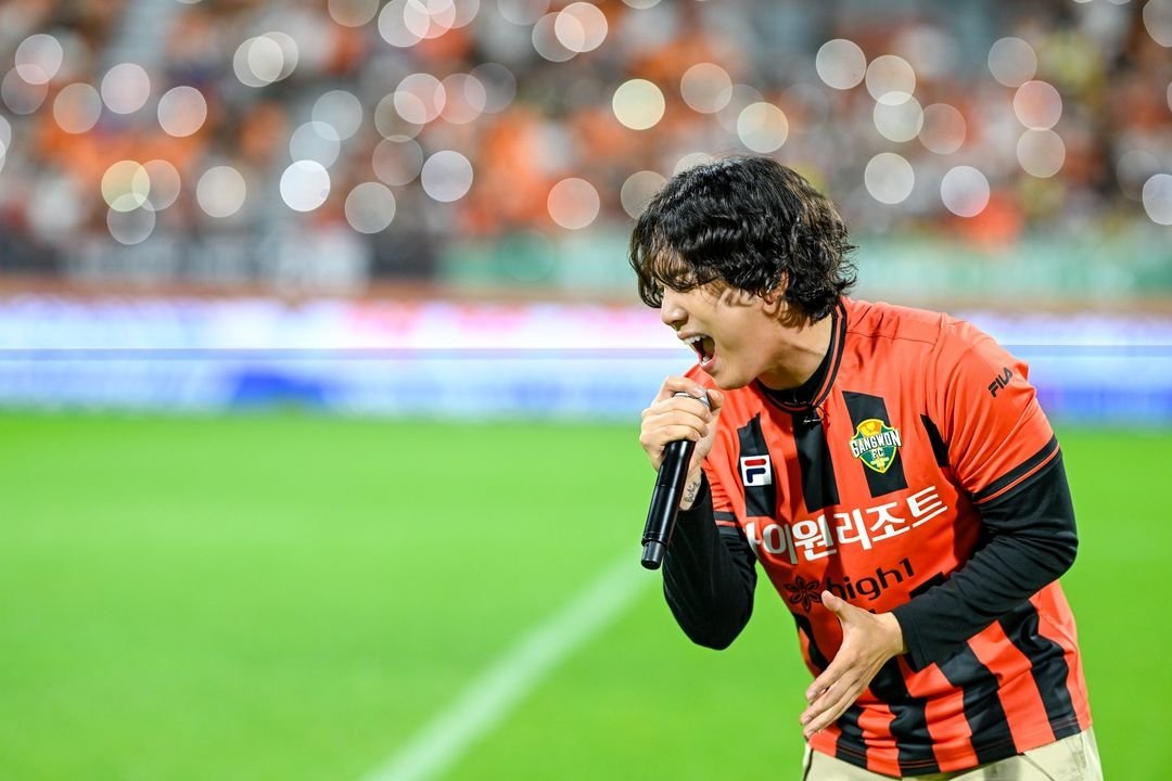 ft_hiro0302's tweet photo. 2024.7.9  Cr. gangwon_fc IG
[Special Guestイ·ホンギ🧡]

いつでもまた遊びに来てください
勝利の妖精イ·ホンギ🧚♂️
#FTISLAND #이홍기 
@skullhong https://t.co/UsIqbI3Y8V