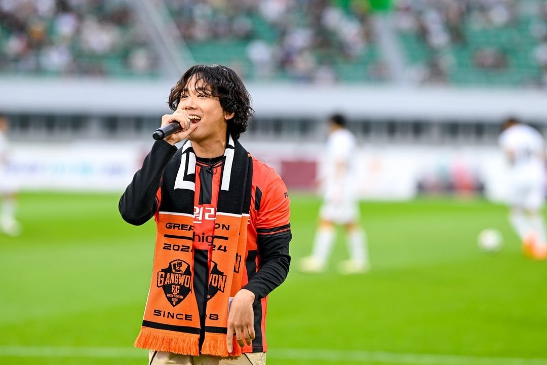 ft_hiro0302's tweet photo. 2024.7.9  Cr. gangwon_fc IG
[Special Guestイ·ホンギ🧡]

いつでもまた遊びに来てください
勝利の妖精イ·ホンギ🧚♂️
#FTISLAND #이홍기 
@skullhong https://t.co/UsIqbI3Y8V