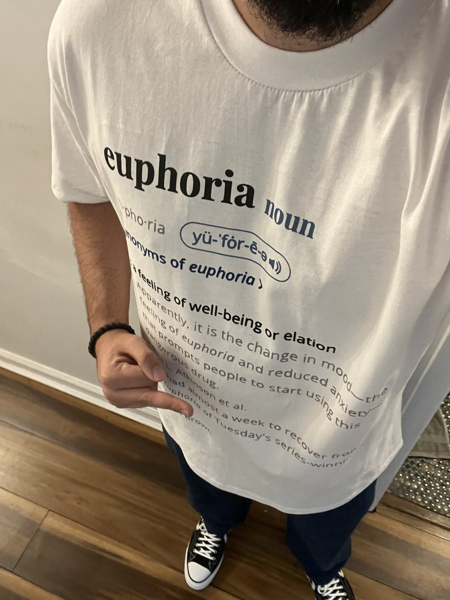 Mañana tengo que viajar a Los Angeles y había pensado ir vestido elegante para la ocasión.