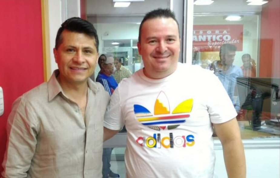 Gran artista, tremendo cantante, padre ejemplar, pero mejor aún, amigo de sus amigos: felíz cumpleaños hoy para <a href="/charlie_cardona/">Charlie Cardona</a>