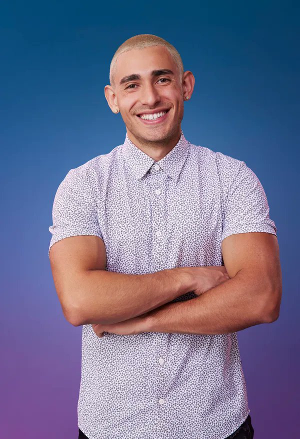 forwrongreasons's tweet image. Dakota looks like a Bond henchman had a child with Ellen DeGeneres. #TheBacherlotte