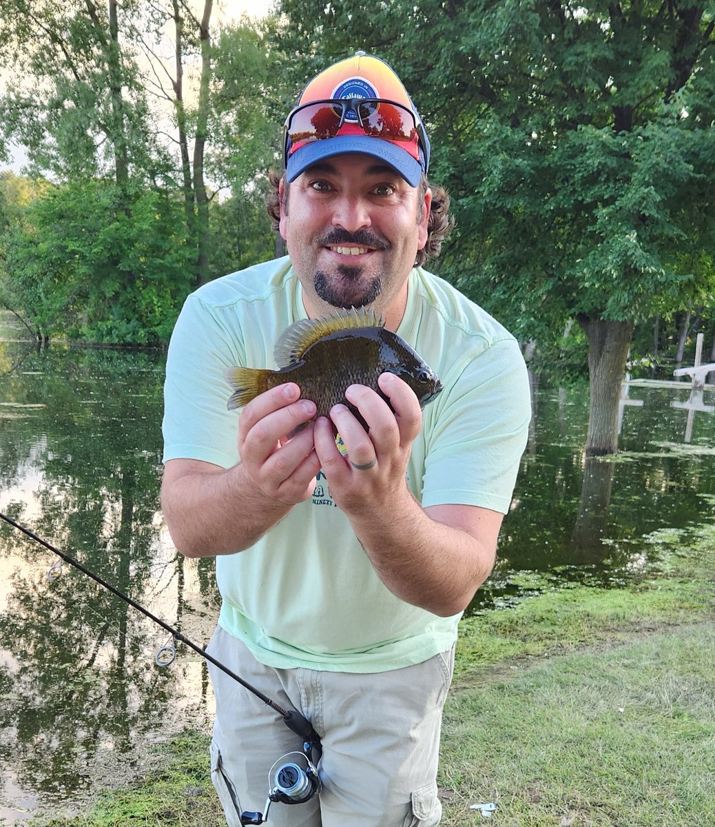 tucksports's tweet photo. More pork chop sunnies tonight!! Stop staring at my pole!! #mnfishing https://t.co/lh0xZdzZmR