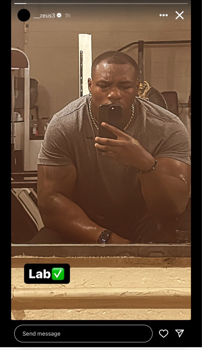 MLFootball's tweet photo. #RAIDERS RB ZAMIR WHITE IS JACKED. 

😳😳😳

VEGAS RB1 next season 👀 https://t.co/XbIZNfMWws