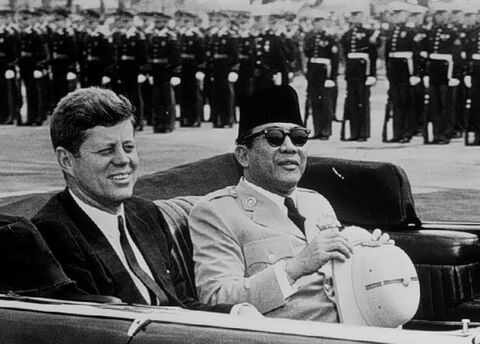neohistoria_id's tweet photo. Apakah benar Amerika Serikat memiliki hutang 57.000 ton emas kepada Indonesia?

{sebuah utas singkat} https://t.co/mbE31ZGbiz