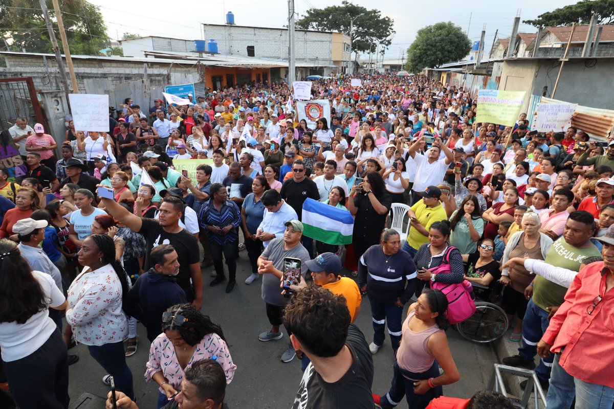 Estuvimos con la gente de Monte Sinaí, junto a nuestro alcalde <a href="/aquilesalvarez/">Aquiles Alvarez Henriques</a>, exigiendo al gobierno que firme la garantía soberana de inmediato, para dotar de agua potable a las personas de a pie en el último reducto de la ciudad más poblada del país, que aún no cuenta con este