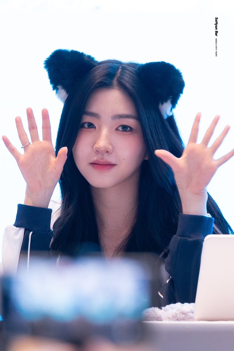 240629 

👓👮🐺

#트리플에스 #tripleS 
#박소현 #ParkSoHyun #朴昭玹
#소현 #SoHyun #밥보단소현