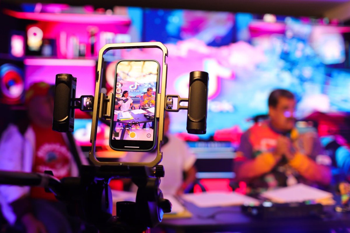 #Ahora Presidente <a href="/NicolasMaduro/">Nicolás Maduro</a>: Grupo de alcaldes opositores quieren una opción segura. Bienvenidos, mi mano está para todos los que se quieran sumar al desarrollo del país.

#08Jul
#PalabraEres