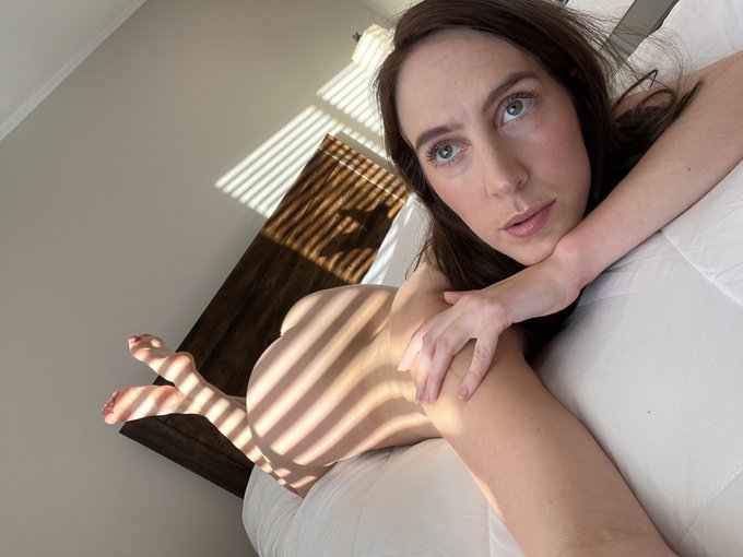 i'm doing DEALZ on custom videos all of July. hit me up on OF or LF to chat about that fantasy of me