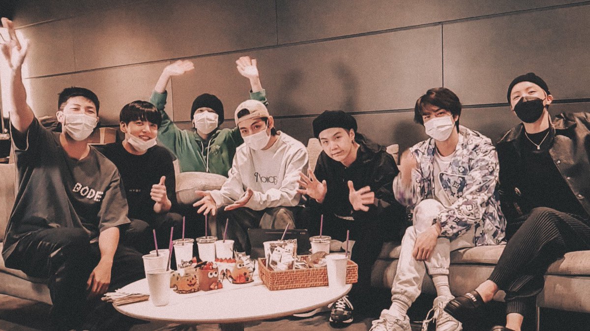 kimhyehwa_'s tweet photo. 💜HAPPY ARMY DAY💜
Saldo spay 100k utk 5 org (masing2 20k)
💜ARMY ONLY ⚠️
💜RT+LIKE
💜Rep cerita singkat kamu masuk ke magic shop + foto bangtan 7 member with hashtag
#ARMYDAY
#11thWithBTS
⌛️End: malam ini
-GOOD LUCK- https://t.co/SFQbnJzg2m