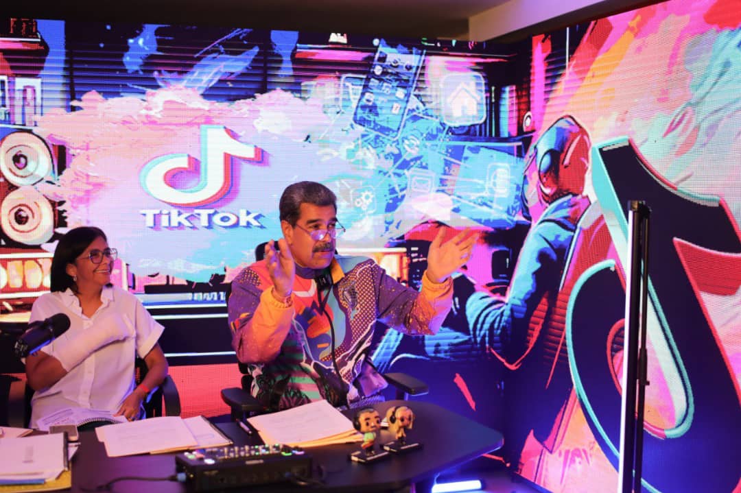 #Ahora Presidente <a href="/NicolasMaduro/">Nicolás Maduro</a>: Nosotros somos el amor que derrotará al odio. Somos la fuerza de la fe y de la historia.

#08Jul
#PalabraEres