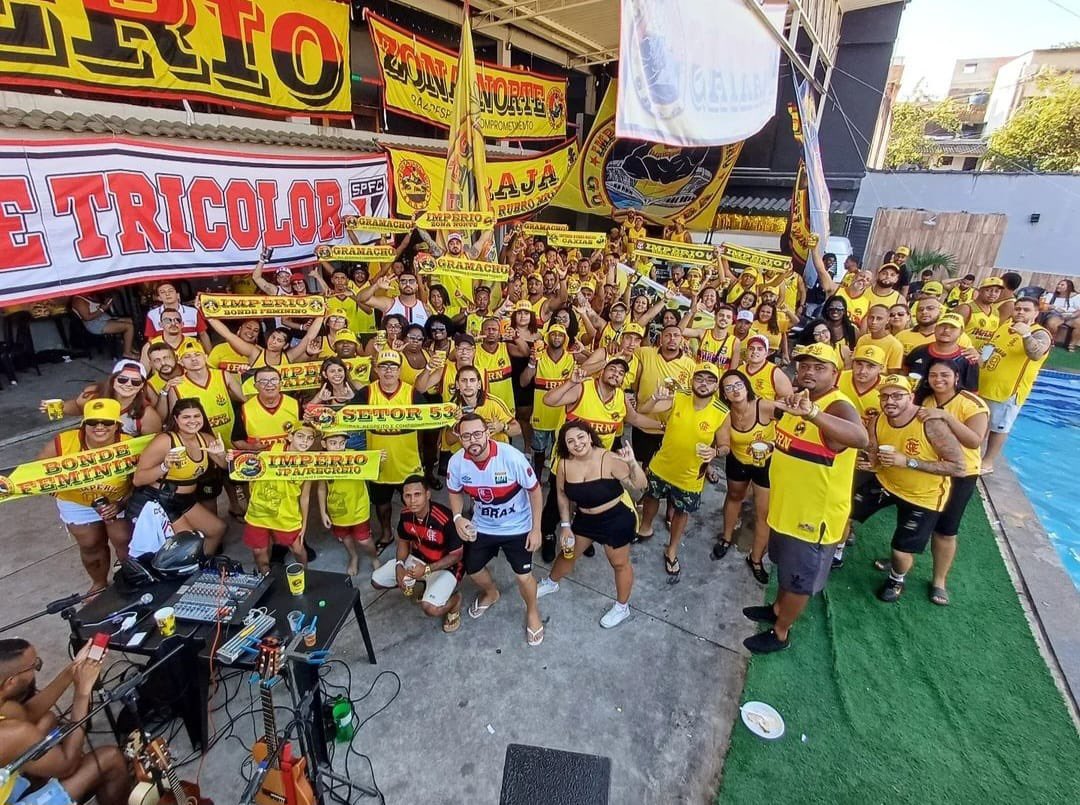 irnbondefem's tweet photo. Bonde Feminino presente em peso na festa de 15 anos da instituição⚫️🔴🟡
É o Bonde do Amarelo https://t.co/mOXkSUxhOn