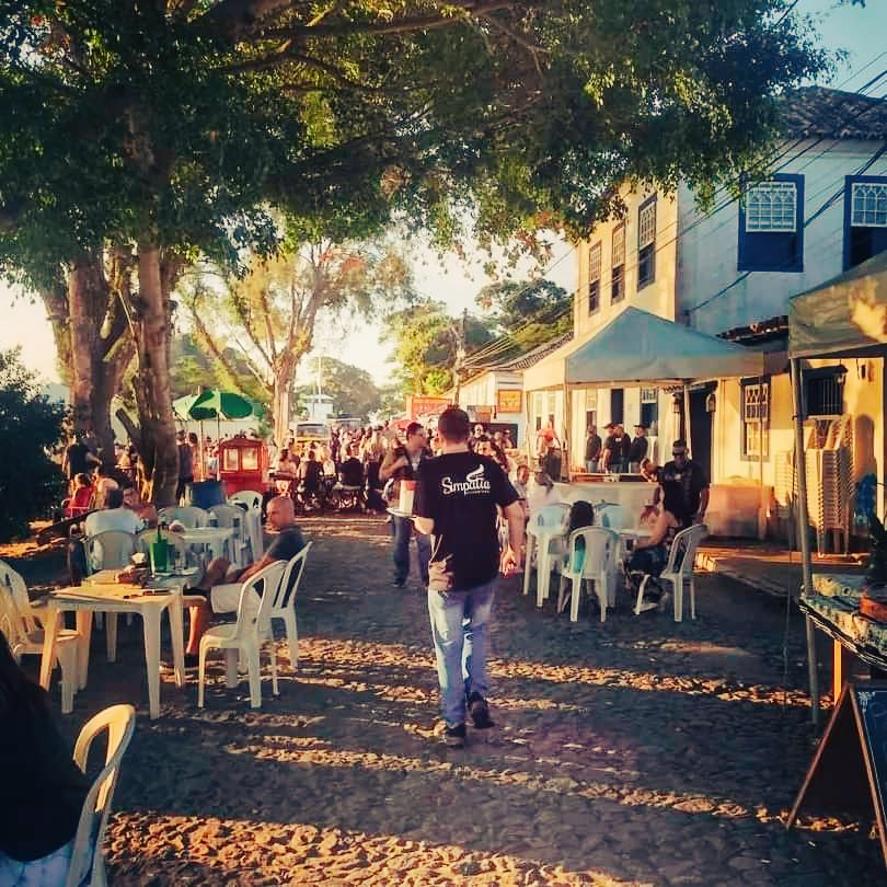 domingosjr's tweet photo. Esse foi o clima do fim de semana cá em #DODOLAND Festival de cervejas com shows todos os dias na beira do rio em três palcos, um deles flutuante. Sem tumulto, todo mundo na rua curtindo a cidade e a festa. #NOWORRIES #JUSTCHILL https://t.co/eatIZRnVtI