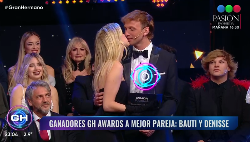 TeresitaSigue's tweet photo. Premio a la mejor pareja ( de ficción), #BAUTISTA y #DENNISE, ella está enganchada, a él sólo le gusta ella, afuera no va la cosa! #GranHermano https://t.co/kYawI5AYPh