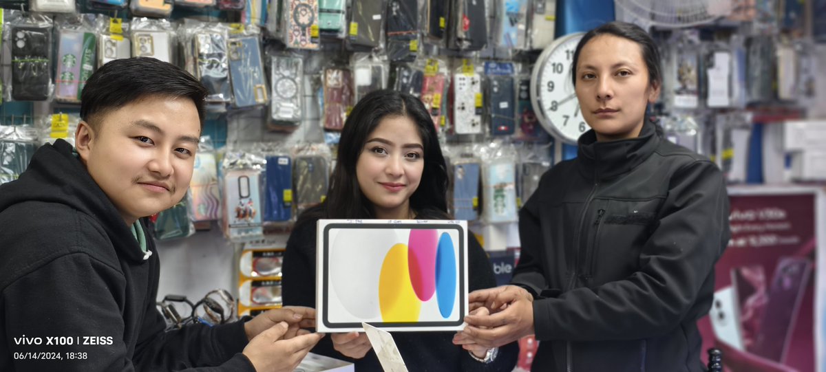 ग्राहकहरुको सन्तुष्टिको लागि सदा सर्वदा तत्पर रहने पसल हो TELE COMMUNICATION DARJEELING जाँहा राम्रो क्वालिटीको अनि सस्तो दाममा  सरसामानहरू जस्तै आइफोन मोबाइल,भिवो मोबाइल ,जस्ता  सबै थरिको ब्रान्डको मोबाइल जस्ता सरसमानहरु सस्तो दाममा अनि विश्वासका साथमा धमाधम बिक्री भइरहेको छ ।