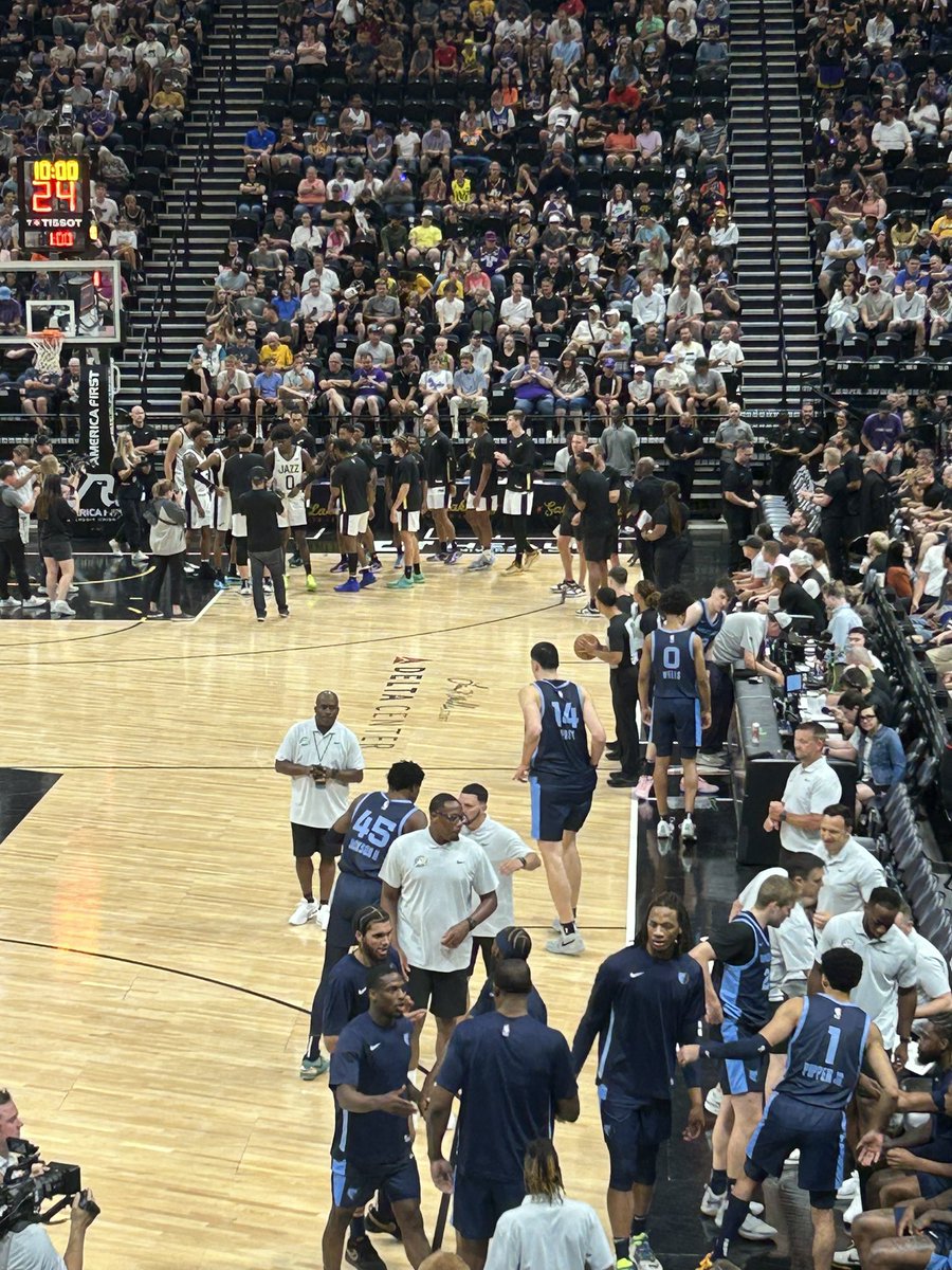jefjoh2003's tweet photo. Grizz Summer league, this shirt will never die!!!  @ChrisVernonShow https://t.co/jXjBEtA0gV