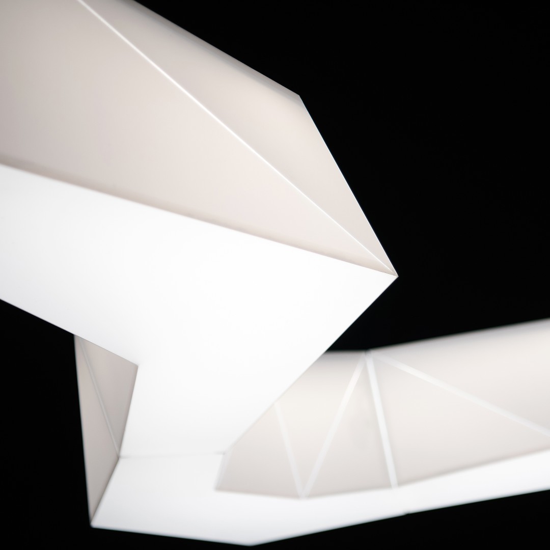 The Pivot offers modular configurations for customizable lighting solutions within the Five X collection. Create unique faceted geometric shapes on a variety of scales for easy adaptability.  

#lightingdesign #interiordesign #ledlighting