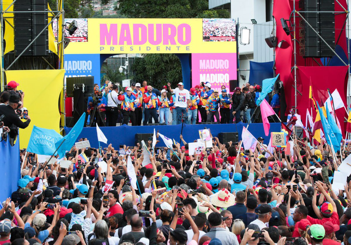 Nos fuimos a la parroquia Coche con la peregrinación del candidato del pueblo y conductor de victorias, Nicolás Maduro Moros. ¡Estuvo a reventar! ¡El 28 de julio ganaremos por paliza!