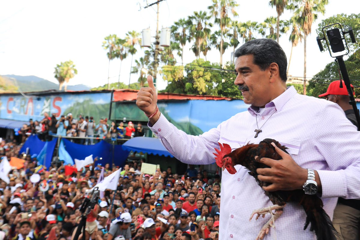 jorgerpsuv's tweet photo. Nos fuimos a la parroquia Coche con la peregrinación del candidato del pueblo y conductor de victorias, Nicolás Maduro Moros. ¡Estuvo a reventar! ¡El 28 de julio ganaremos por paliza! https://t.co/bJNW1uPhYb