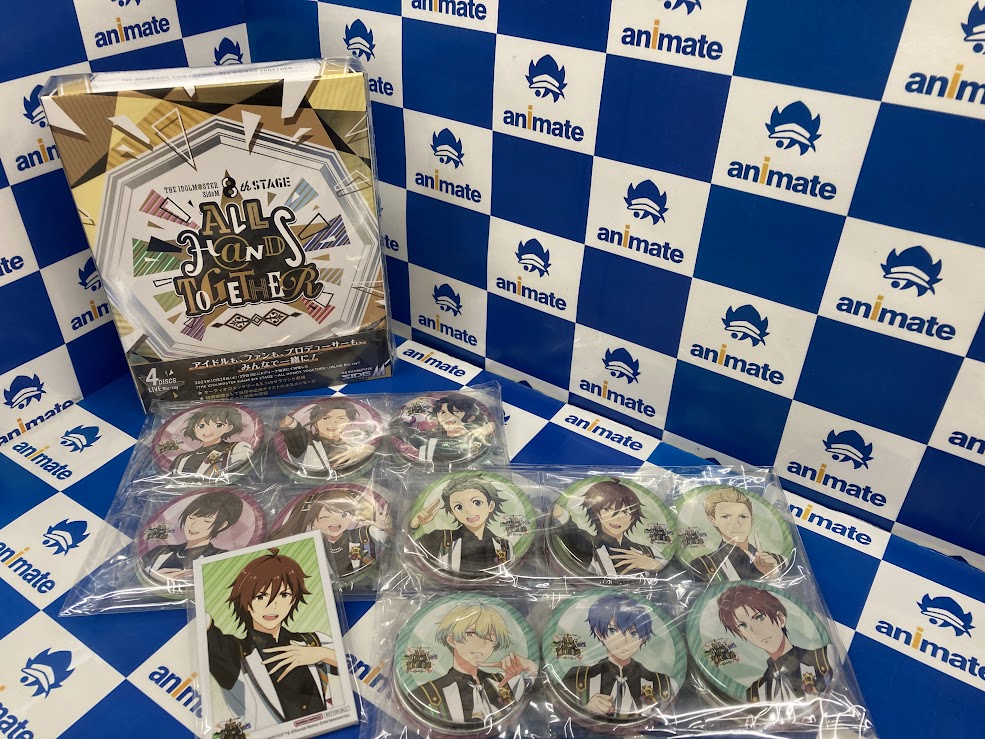 animatetenjin's tweet photo. 💛#SideM💛
7/10 発売
『THE IDOLM@STER SideM 8th STAGE
~ALL H@NDS TOGETHER~ LIVE Blu-ray』
入荷しました‼️
👏#アニメイト特典👏
・ミニフォト11枚セット
・缶バッジ11個セット
(Jupiter、Cafe Parade、C.FIRST)
#SideM8th #アニ天神入荷 https://t.co/aYVRkYn4Tx