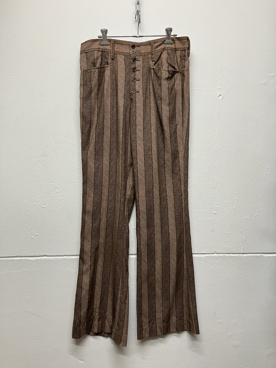 slap_multiroom's tweet photo. 【70s専門古着屋 柊 ✖︎ 古着屋PALS TOKYO】ポップアップ出品商品

70s ストライプ フレアパンツ　デッドストック
size:w31
¥12,800 taxin
---
#フレアパンツ
#ストライプフレアパンツ
#デッドストック
#70sファッション
#70sスタイル
#70s好きな人と繋がりたい 
#昭和レトロ
#70s古着 https://t.co/fdejvfMz3e