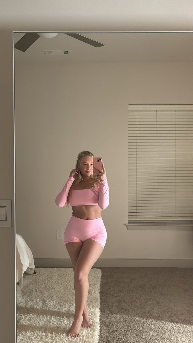 spoiled_sophie's tweet photo. Pump out your cash for gym brats 💞 https://t.co/Di4ICJurpA