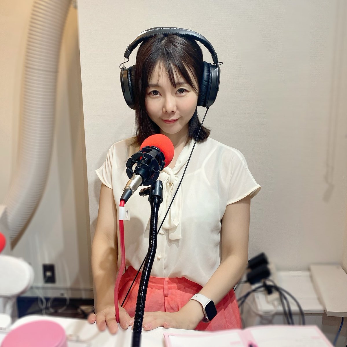 skywavefm892's tweet photo. 🌟公開生放送中 11:00~13:00
『 SKYWAVE LUNCH 火曜日 りんなのフワフワ』
MC: #阿井りんな
📍SKYWAVE FM 京成ローザスタジオ
https://t.co/c6Cf7NakMQ
⬆️可聴域以外の方はこちらから!
お便りお待ちしております︎︎︎︎︎︎☺︎
✉️ info@892fm.com
#SKYWAVEFM
#FM89.2 https://t.co/vl8HdEaLw3