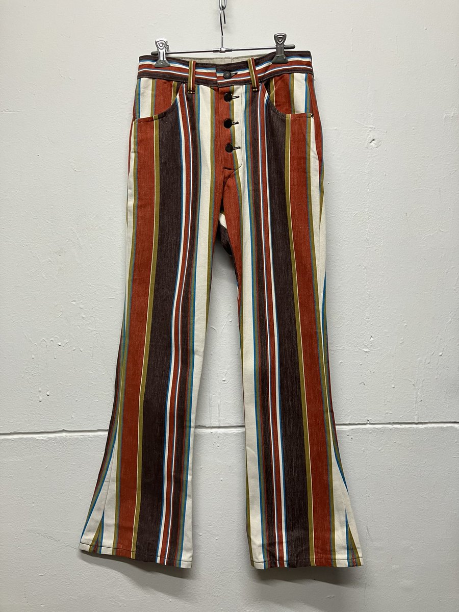 slap_multiroom's tweet photo. 【70s専門古着屋 柊 ✖︎ 古着屋PALS TOKYO】ポップアップ出品商品

70s Carhartt ストライプ フレアパンツ デッドストック
size:w28,w29
¥12,800 taxin
---
#カーハート
#フレアパンツ
#ストライプフレアパンツ
#70sファッション
#70sスタイル
#70s好きな人と繋がりたい 
#昭和レトロ
#70s古着 https://t.co/5hvRKXMewt