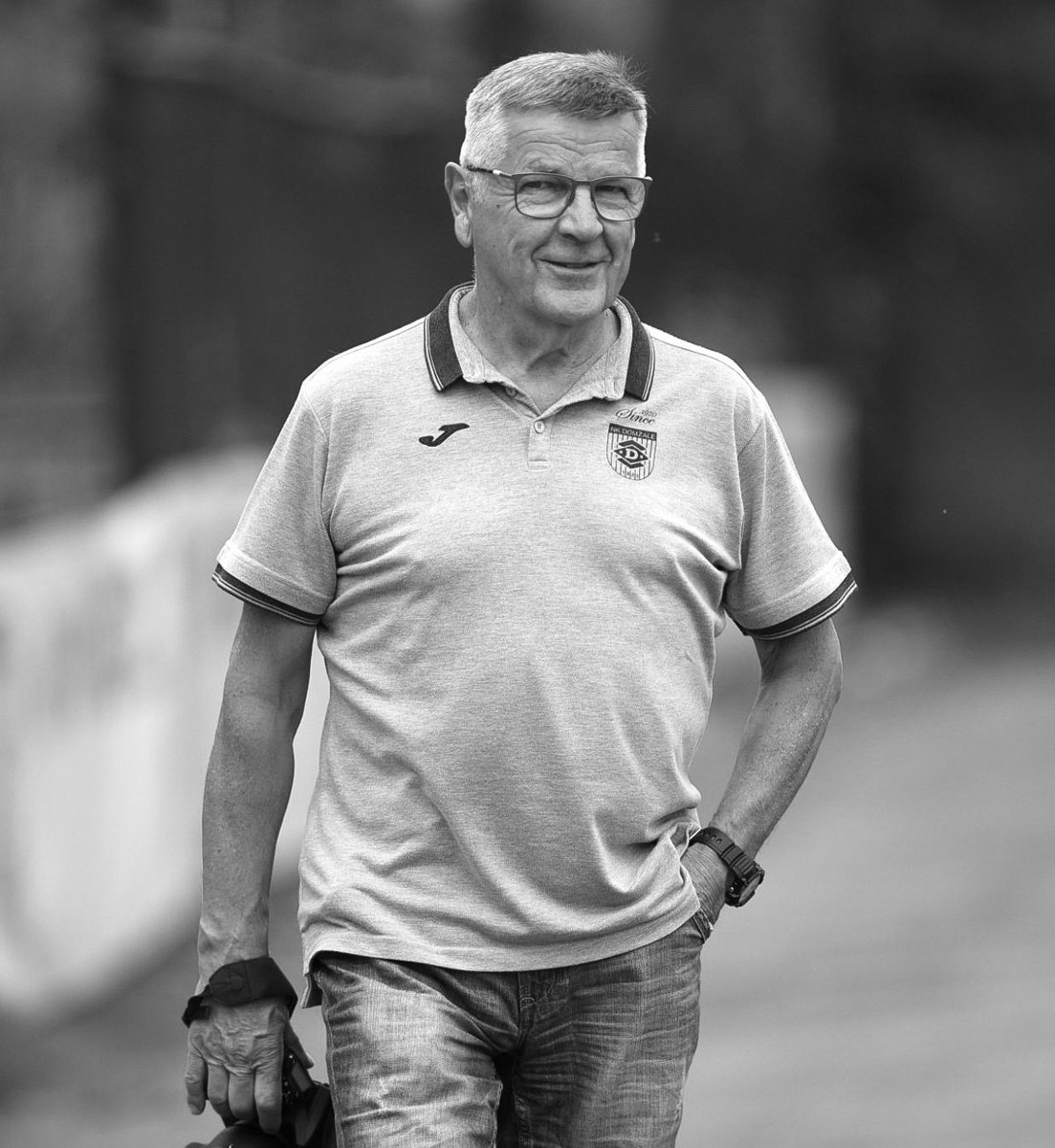 NKDomzale's tweet photo. V 69. letu starosti nas je zapustil naš dolgoletni fotograf in nepogrešljiv član rumene družine Vladimir 'Lado' Vavpetič. Njegove fotografije bodo za vedno del zgodovine našega kluba in imajo neprecenljivo vrednost. NK Domžale vsem svojcem izreka globoko sožalje. 🖤 https://t.co/eO0nkYop9w