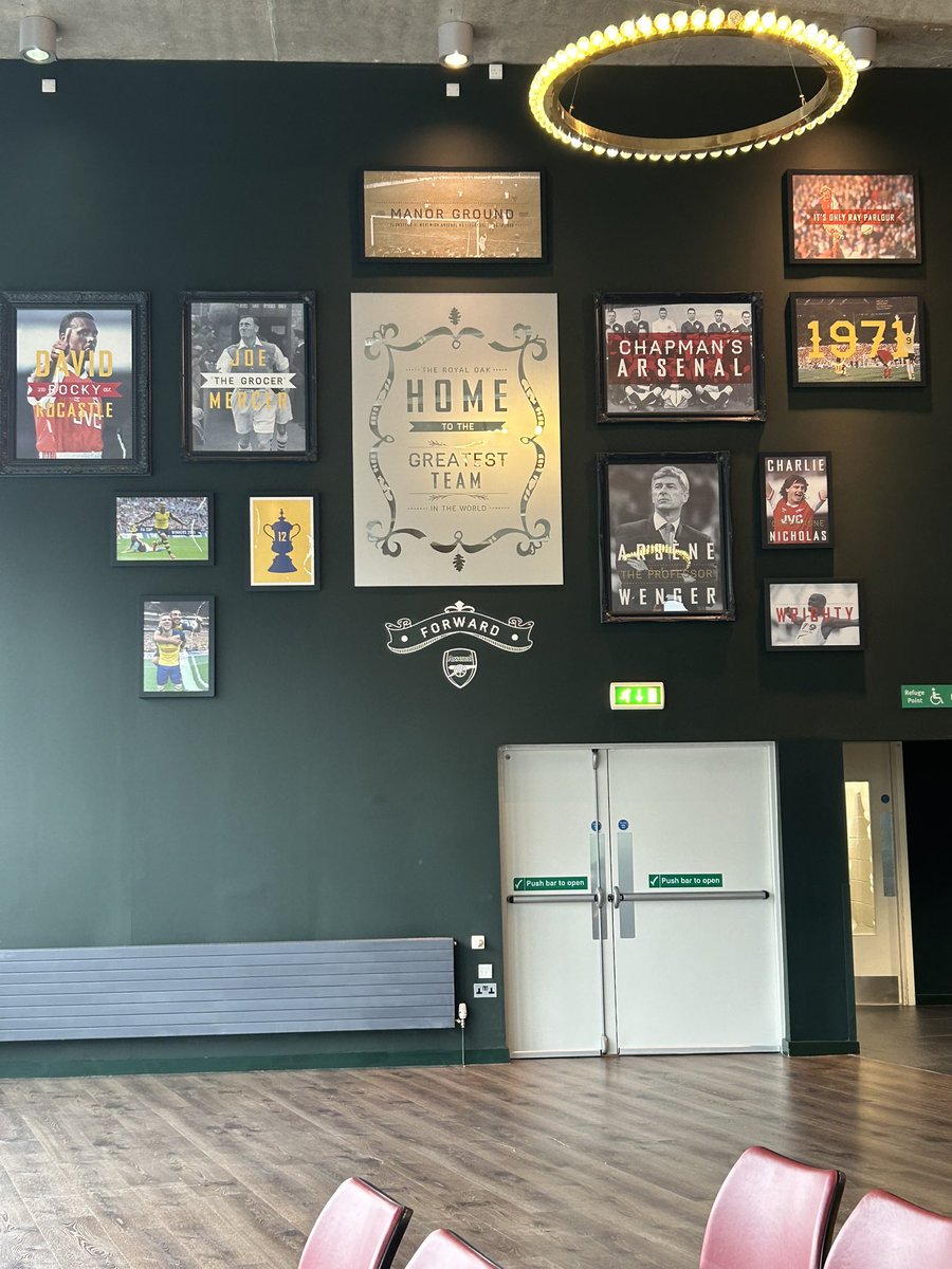 SheenaSCILT's tweet image. Really excited to be at @Arsenal this morning with @LisaSCILT to present at @PearsonSchools Celebration of Languages! #DYW #languages @scottishcilt