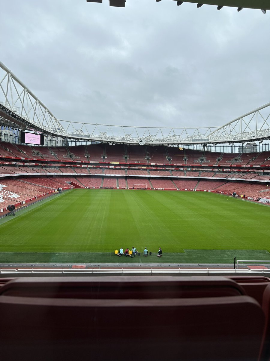 SheenaSCILT's tweet image. Really excited to be at @Arsenal this morning with @LisaSCILT to present at @PearsonSchools Celebration of Languages! #DYW #languages @scottishcilt