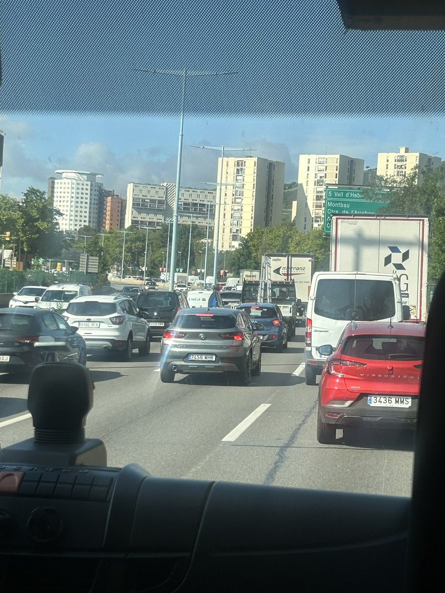 SHEPPEY_PE's tweet photo. Traffic delaying us getting to the highly anticipated immersive Barcelona museum experience. #Barca2024 https://t.co/v5EdeKQtwT