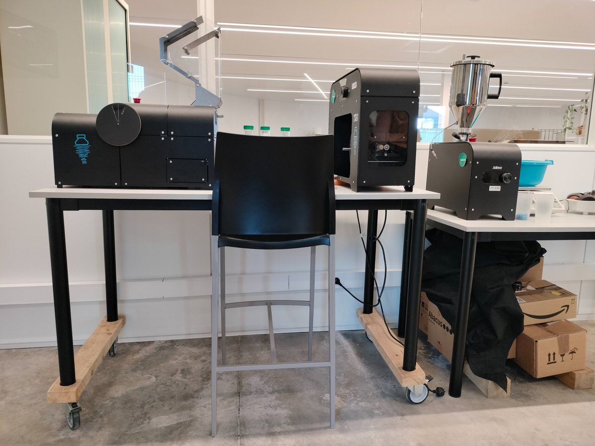 bchgUAB's tweet photo. Ahir membres de la @bchgUAB i la @BibVetUAB vam visitar el #CircuLab♻️, el nou laboratori d'experimentació en l'àmbit de l'economia circular del campus @UABBarcelona
Sobre el projecte: https://t.co/TerHfsUgs4 https://t.co/aOFJZOCE1o