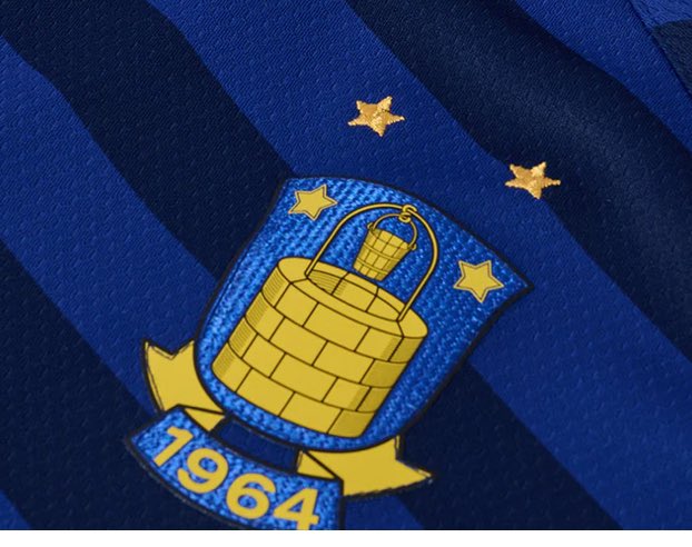 NikolasCurtis's tweet photo. Hej @BrondbyIF / @ThomasSkovPeter,
Er der en “skjult” historie med ændringen af logoet på den nye trøje? Og tænker ikke på måden det er lavet, men designet? https://t.co/GhDMZE2tOM