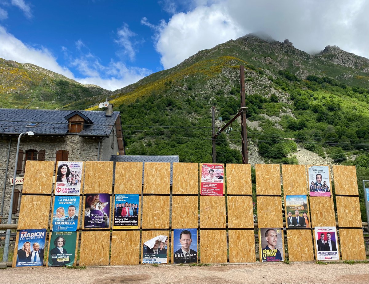 RicardMoren's tweet image. #hamlets research @UABBarcelona:
After elections, now time for reflection(s) in the #FrenchPyrenees?:
Is this “a lesson of bare-knuckles politics, as Shakespeare understood it”? [Greenblatt, S. (2018) Tyrant. Shakespeare on Politics, WW Norton &amp;amp; Co., p. 171]
Or something else?…